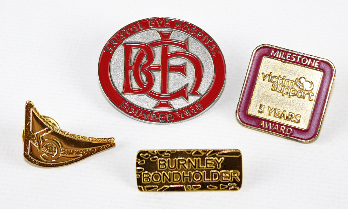 Badge in metallo finitura sabbiata